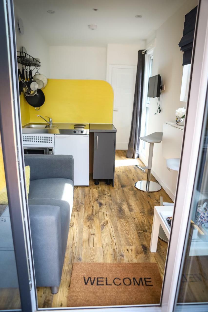 A Unique Experience In A Converted Shipping Containers, Glamness Is Adults Only Инвернес Екстериор снимка